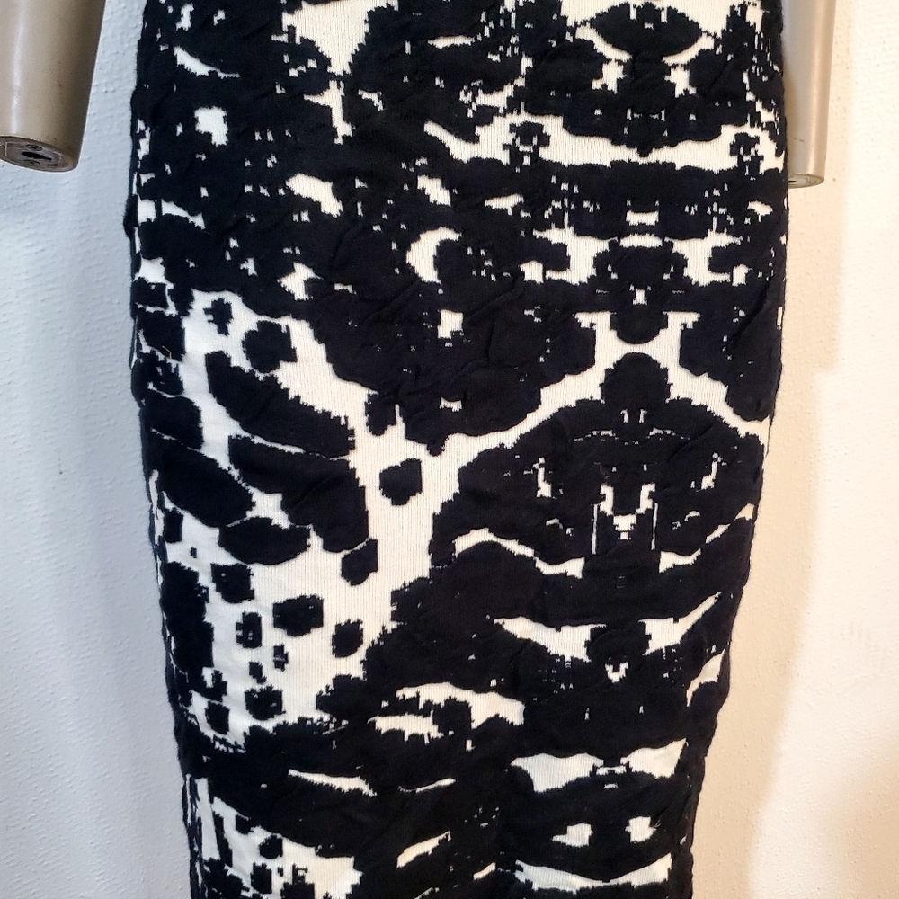NEW! GRACIA  BLACK & WHITE PENCIL SKIRT Size S - Picture 3 of 11